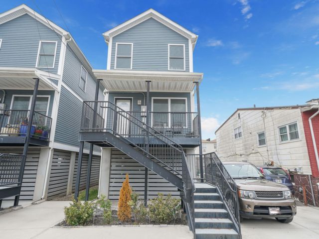 [Arverne Real Estate, listing number 3306913]