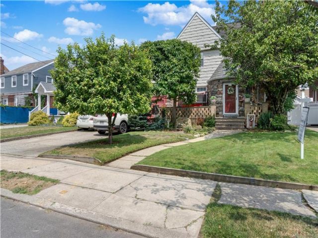 [Belle Harbor Real Estate, listing number 3312408]