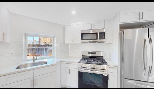 [Rockaway Beach Real Estate, listing number 3327622]