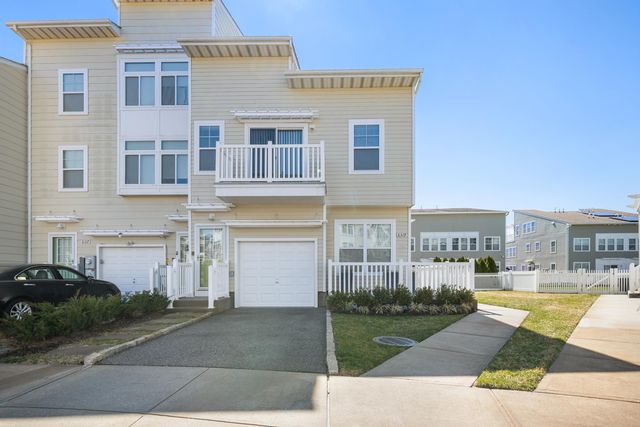 [Arverne Real Estate, listing number 3336627]