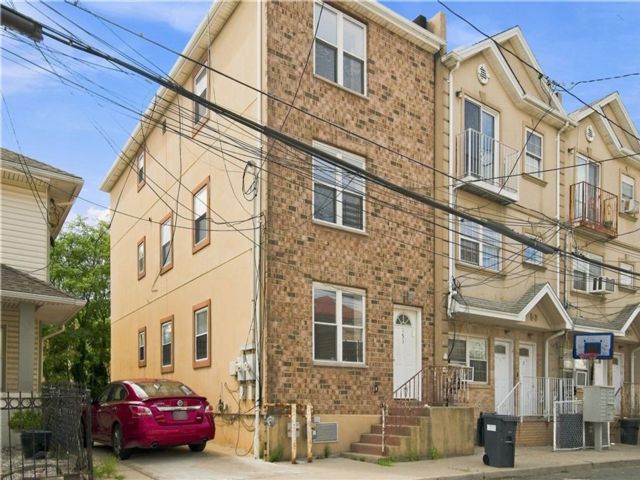 [Far Rockaway Real Estate, listing number 3349277]