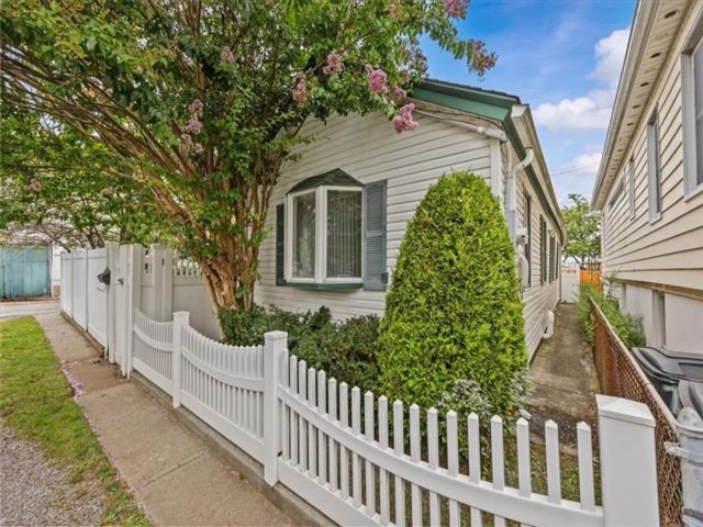 [Belle Harbor Real Estate, listing number 3349514]