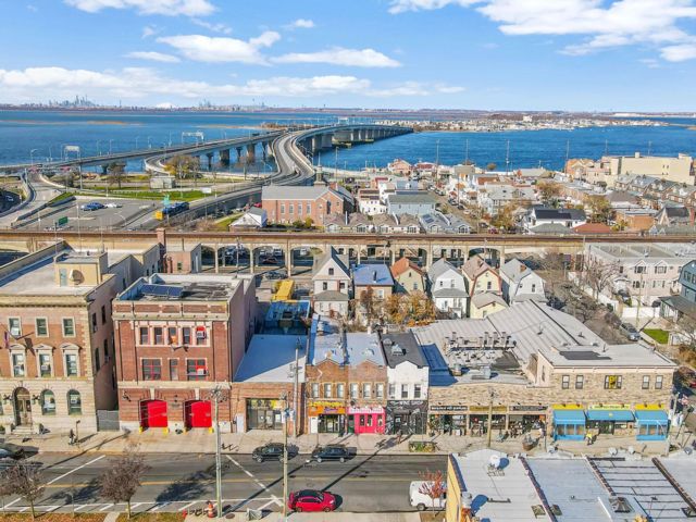 [Rockaway Beach Real Estate, listing number 7075087]