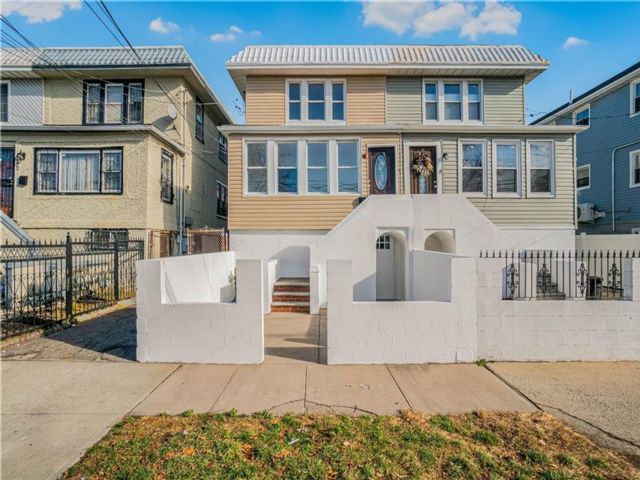 [Arverne Real Estate, listing number 7097710]