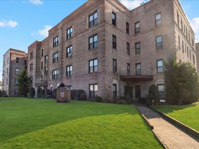 [Rockaway Park Real Estate, listing number 7109040]