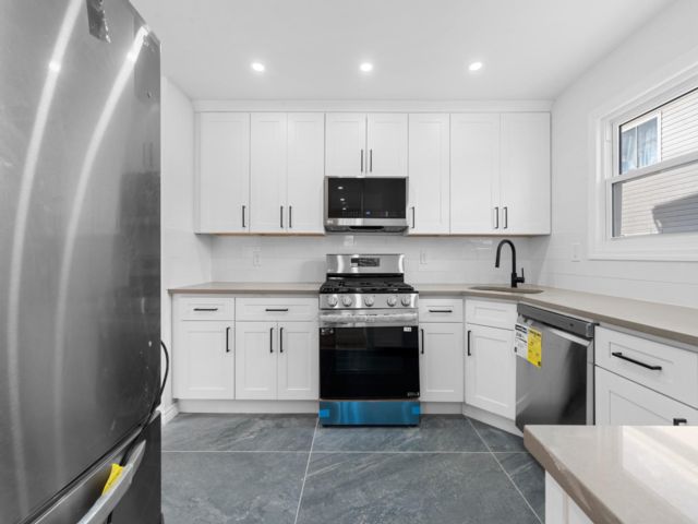 [Far Rockaway Real Estate, listing number 7176085]