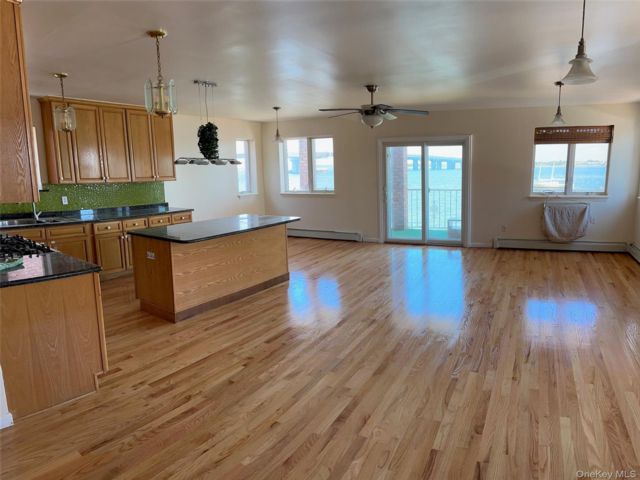  2 BR,  1.00 BTH  Other style home in Rockaway Beach