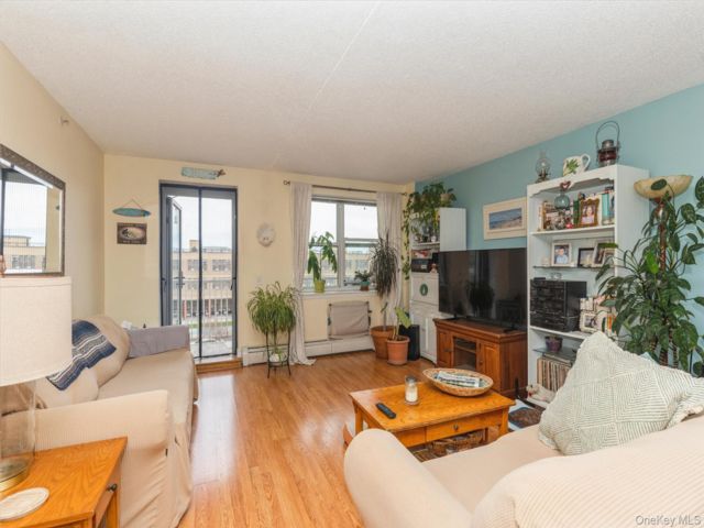 [Rockaway Beach Real Estate, listing number 7282033]
